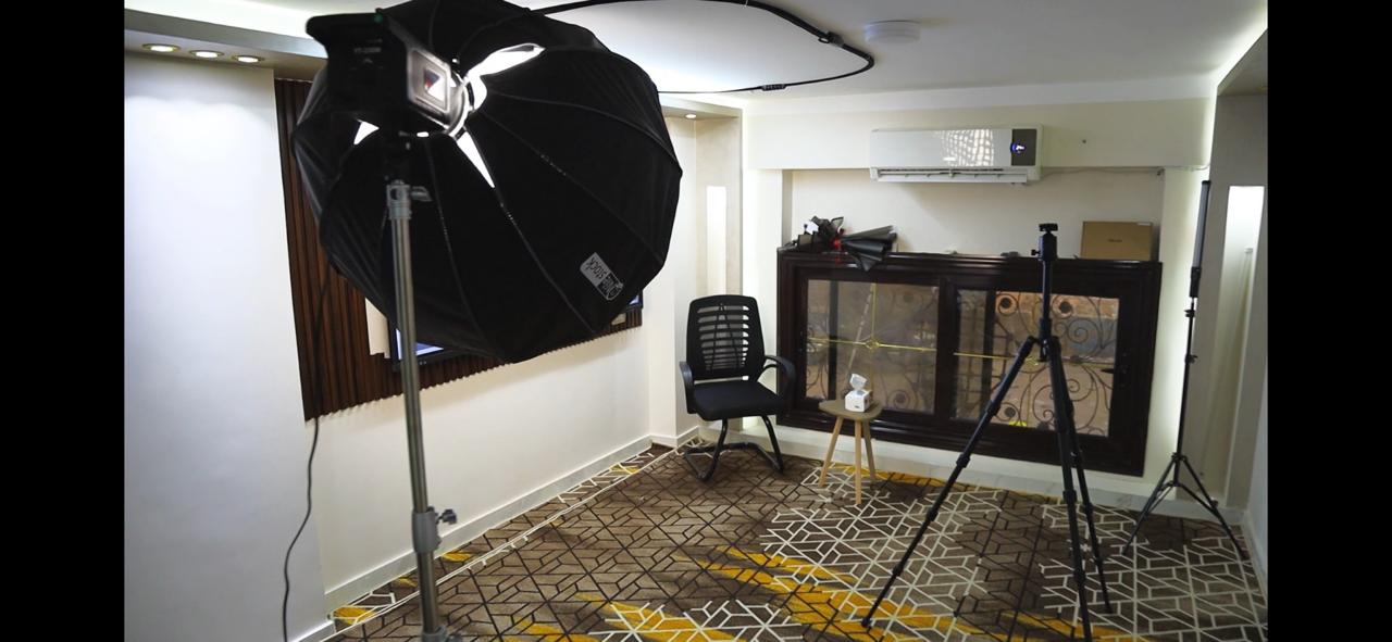 معدات التصوير في استوديو JOO MEDIA